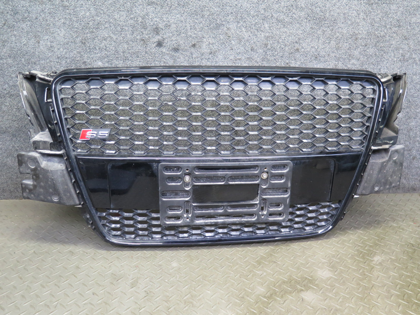 08-12 Audi B8 A5 S5 Front Exterior Grille w Emblem