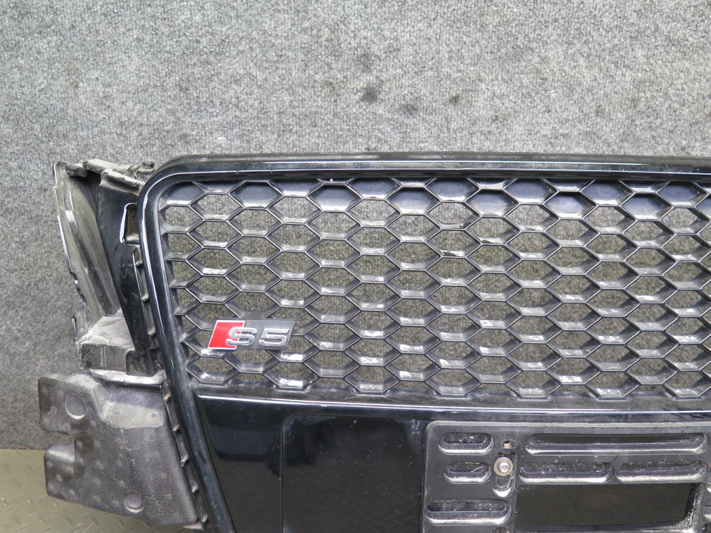 08-12 Audi B8 A5 S5 Front Exterior Grille w Emblem