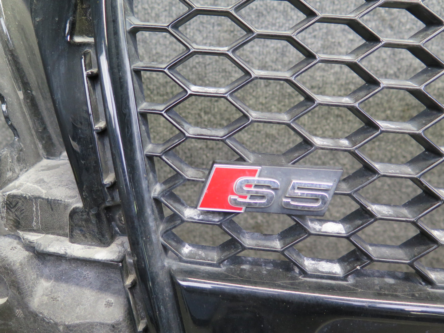 08-12 Audi B8 A5 S5 Front Exterior Grille w Emblem