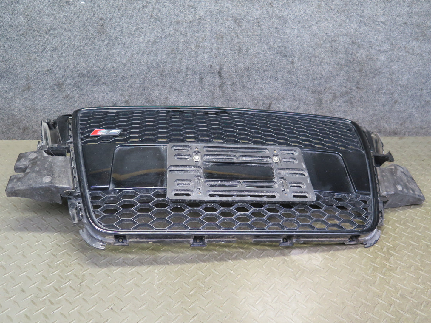 08-12 Audi B8 A5 S5 Front Exterior Grille w Emblem