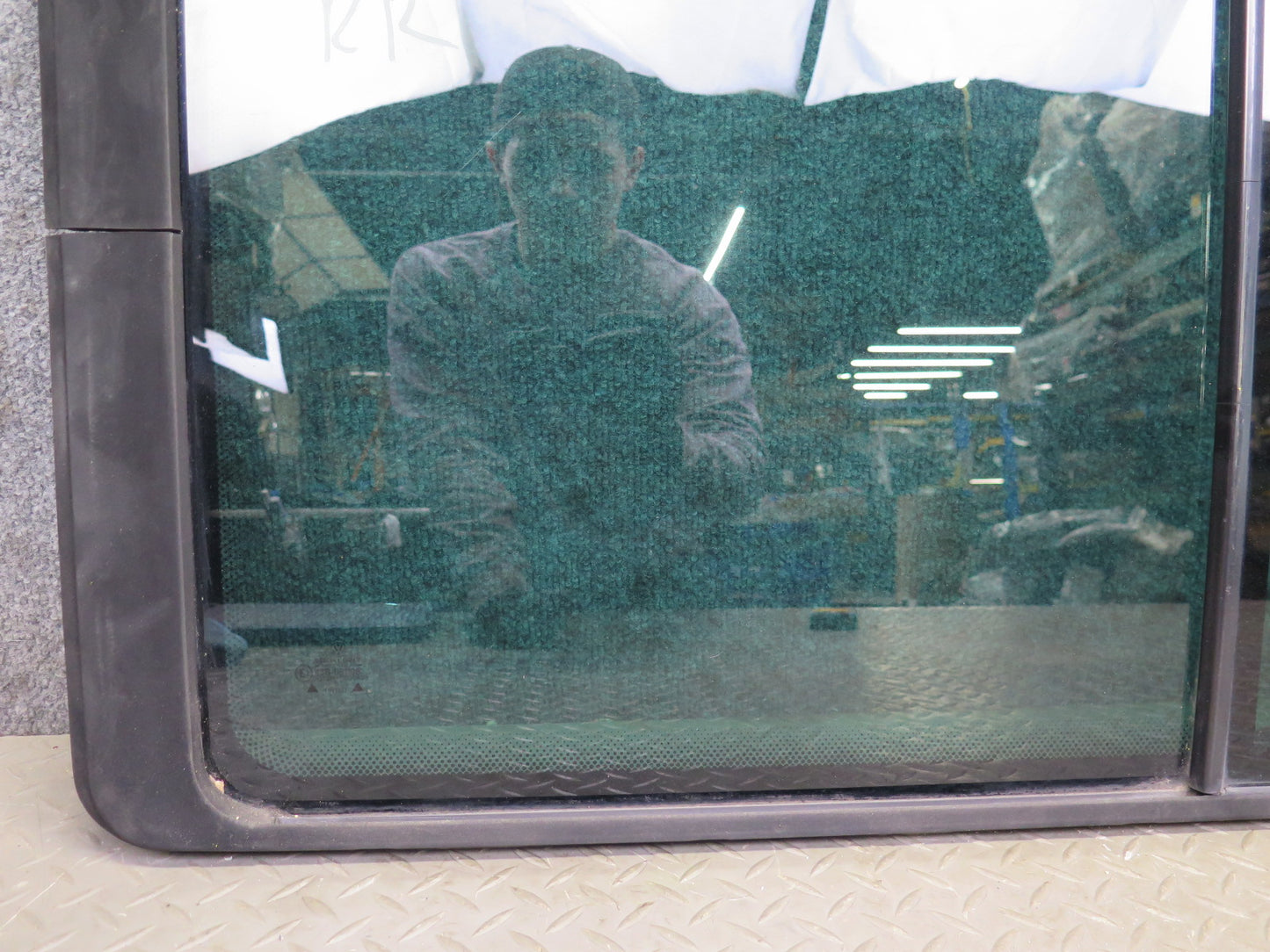 97-00 VW Eurovan T4 Center Right Movable Glass Window OEM