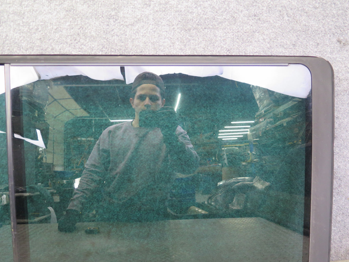 97-00 VW Eurovan T4 Center Right Movable Glass Window OEM