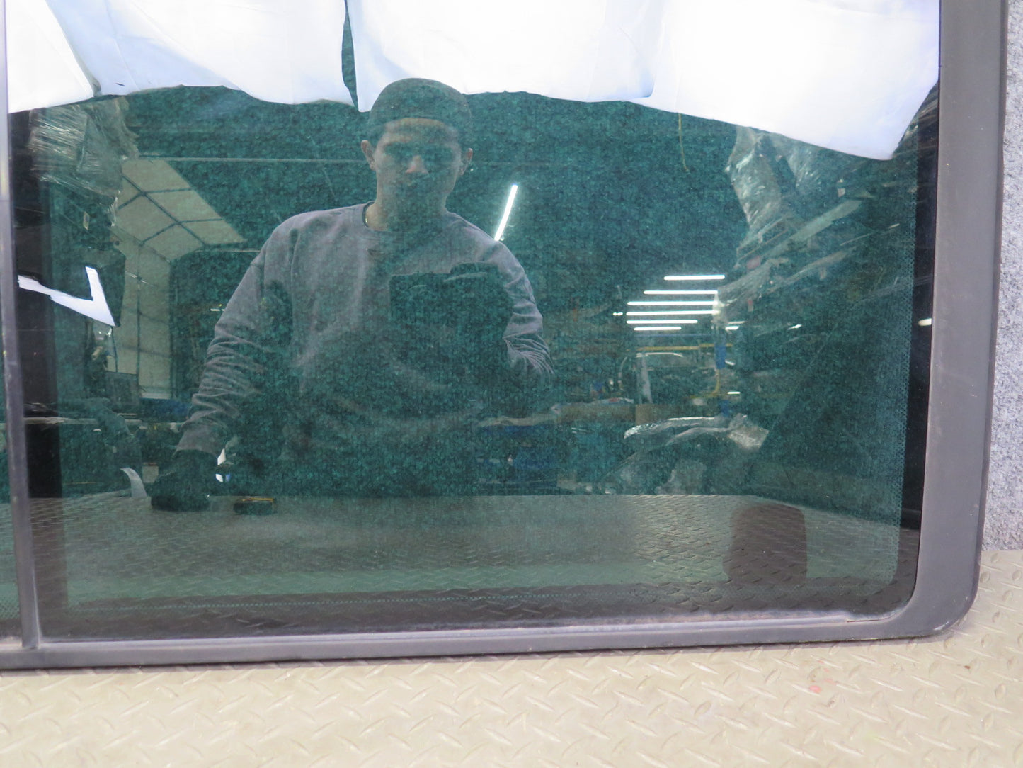 97-00 VW Eurovan T4 Center Right Movable Glass Window OEM