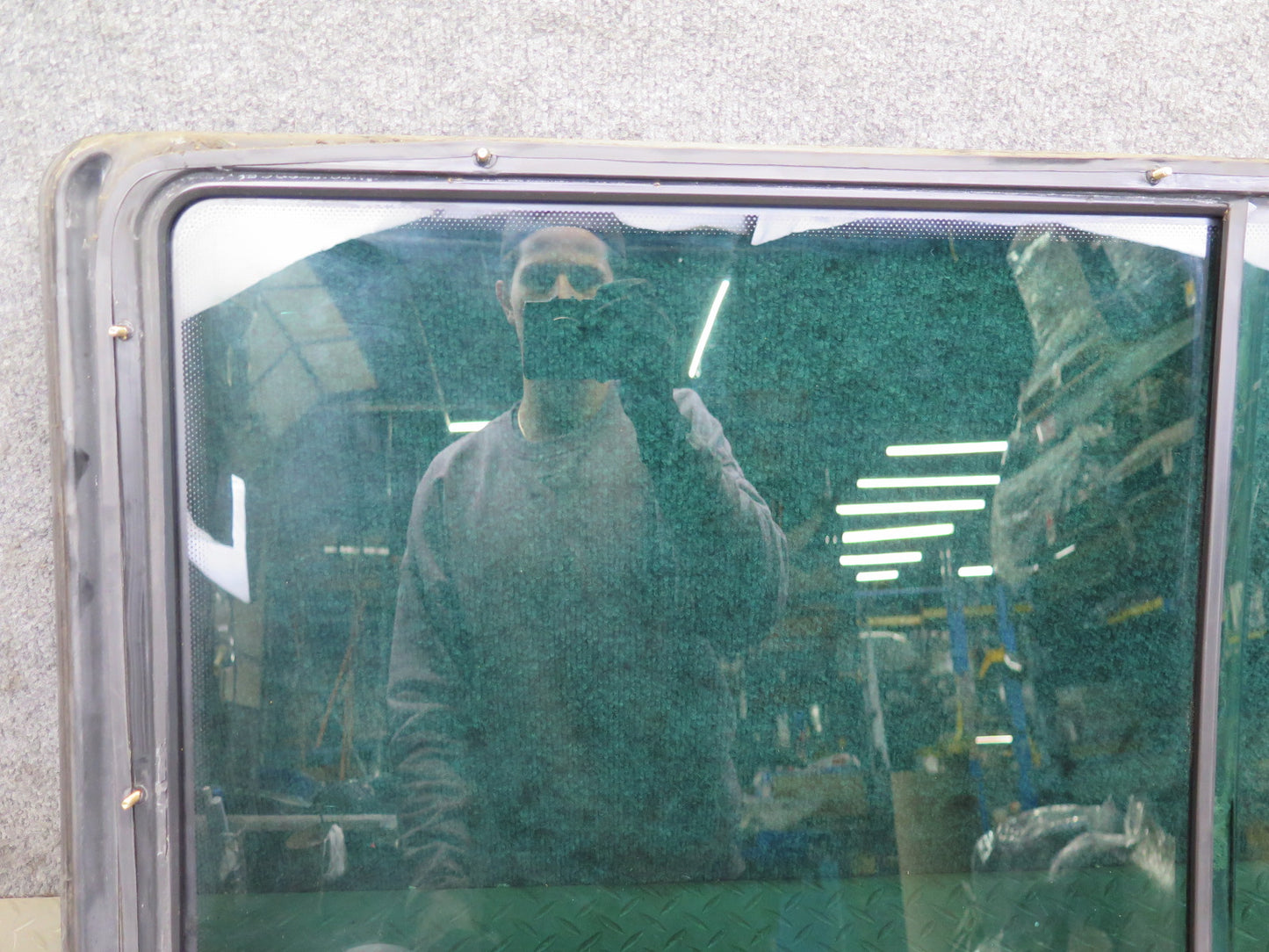 97-00 VW Eurovan T4 Center Right Movable Glass Window OEM