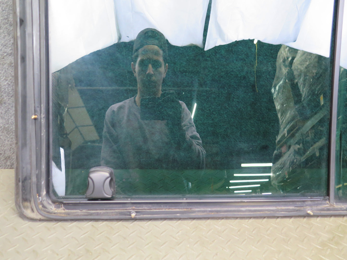 97-00 VW Eurovan T4 Center Right Movable Glass Window OEM