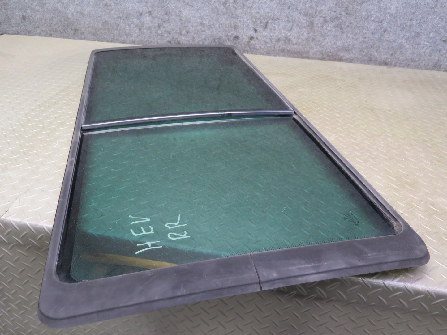 97-00 VW Eurovan T4 Center Right Movable Glass Window OEM