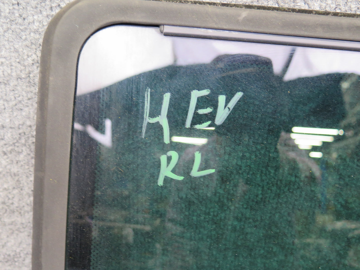 97-00 VW Eurovan T4 Center Left Movable Glass Window OEM