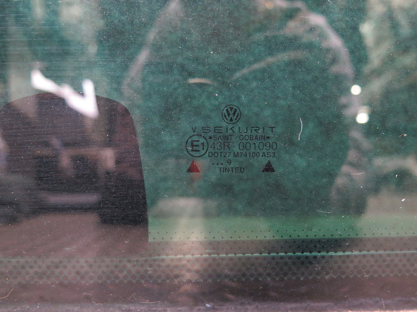 97-00 VW Eurovan T4 Center Left Movable Glass Window OEM