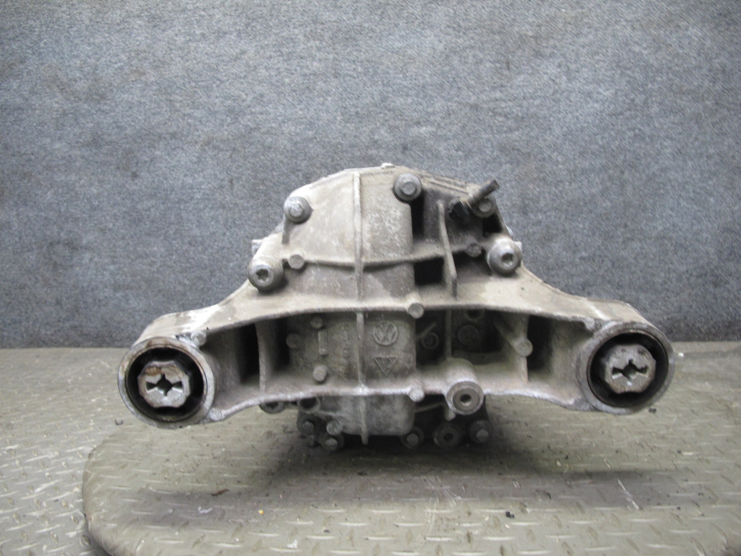 2011-2014 Porsche Cayenne S 958 4.8L Front Axle Differential Carrier 3.09