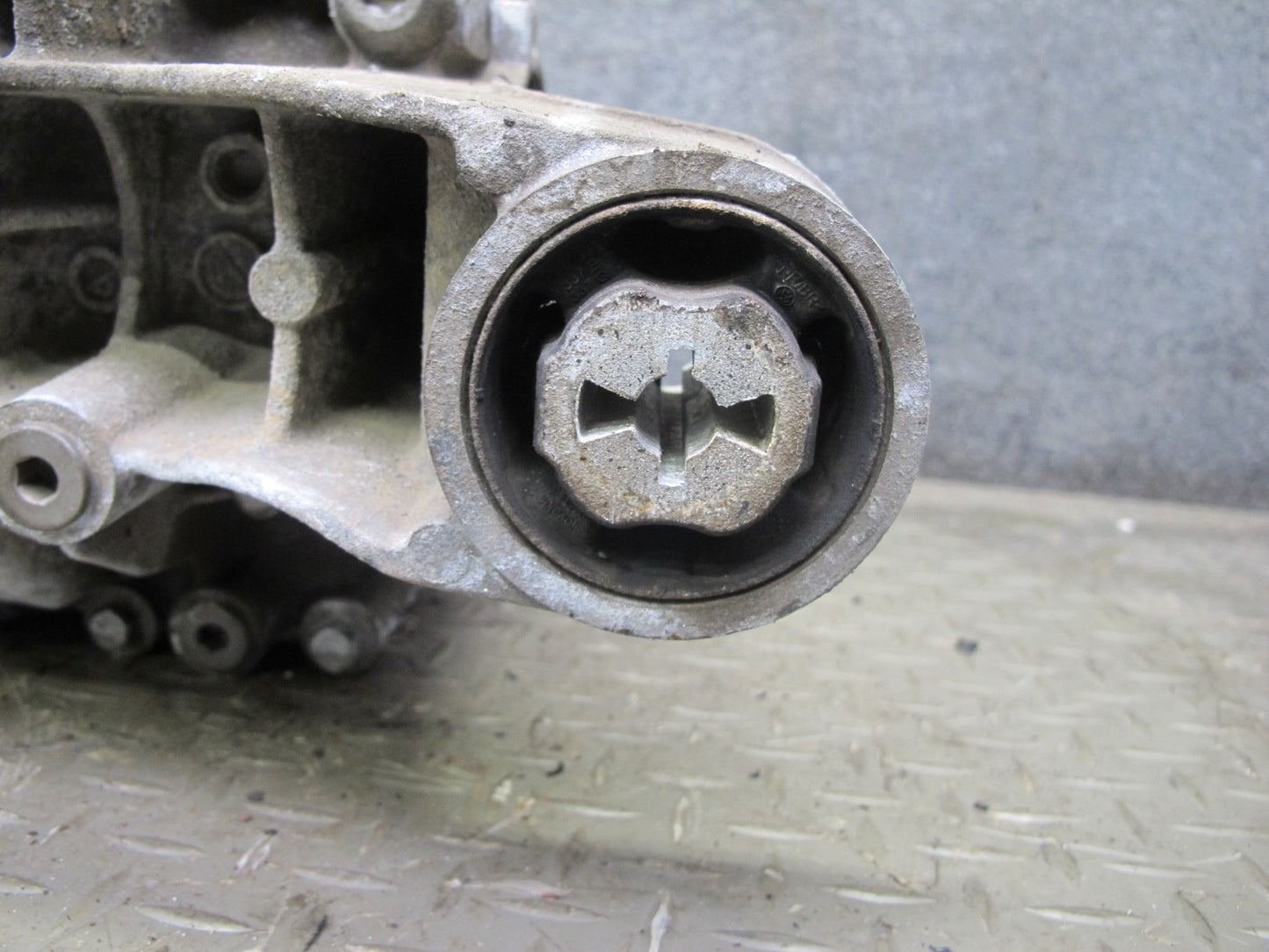 2011-2014 Porsche Cayenne S 958 4.8L Front Axle Differential Carrier 3.09