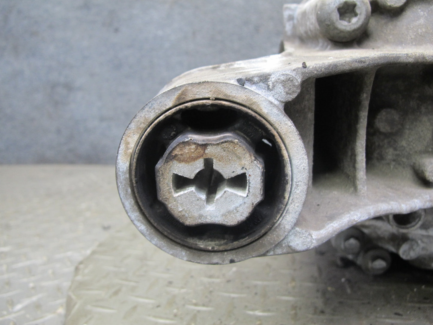 2011-2014 Porsche Cayenne S 958 4.8L Front Axle Differential Carrier 3.09