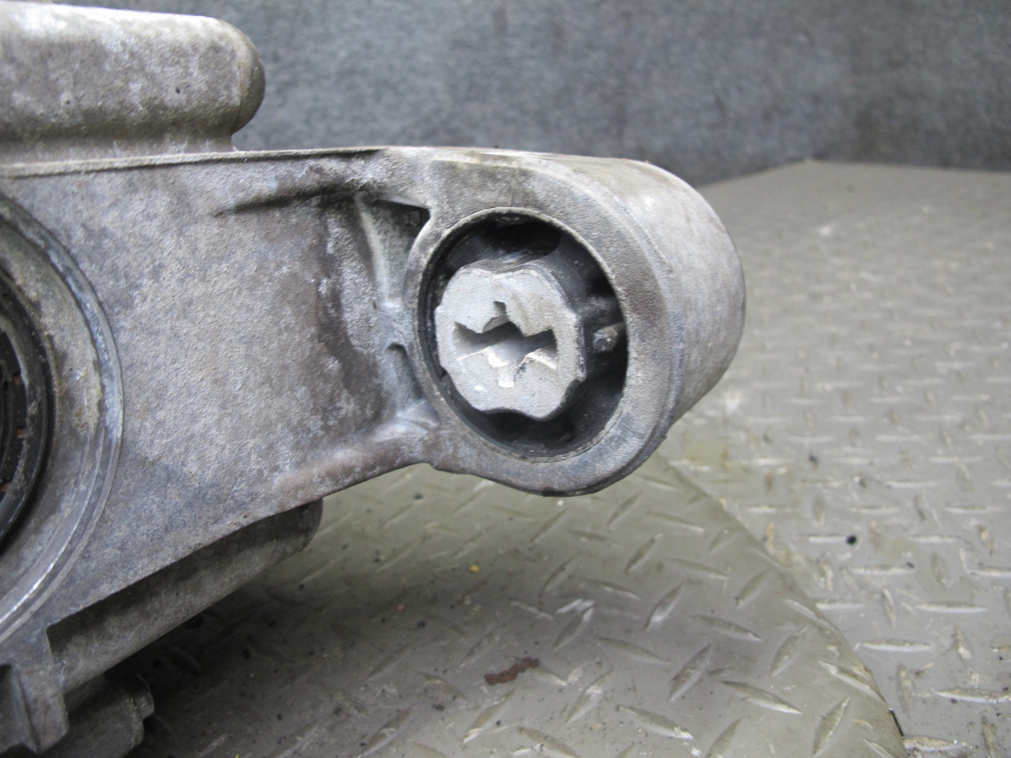 2011-2014 Porsche Cayenne S 958 4.8L Front Axle Differential Carrier 3.09