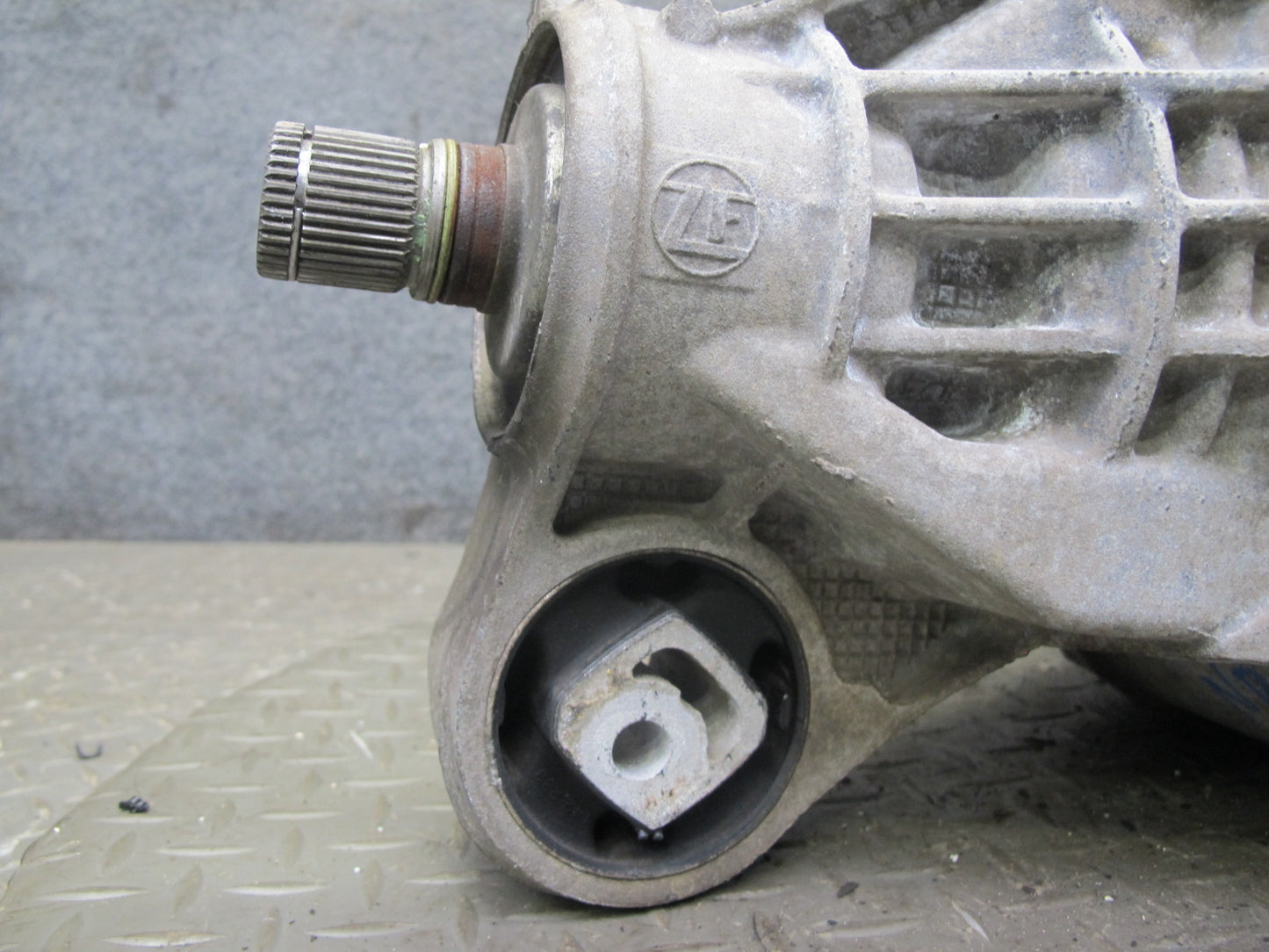 2011-2014 Porsche Cayenne S 958 4.8L Front Axle Differential Carrier 3.09