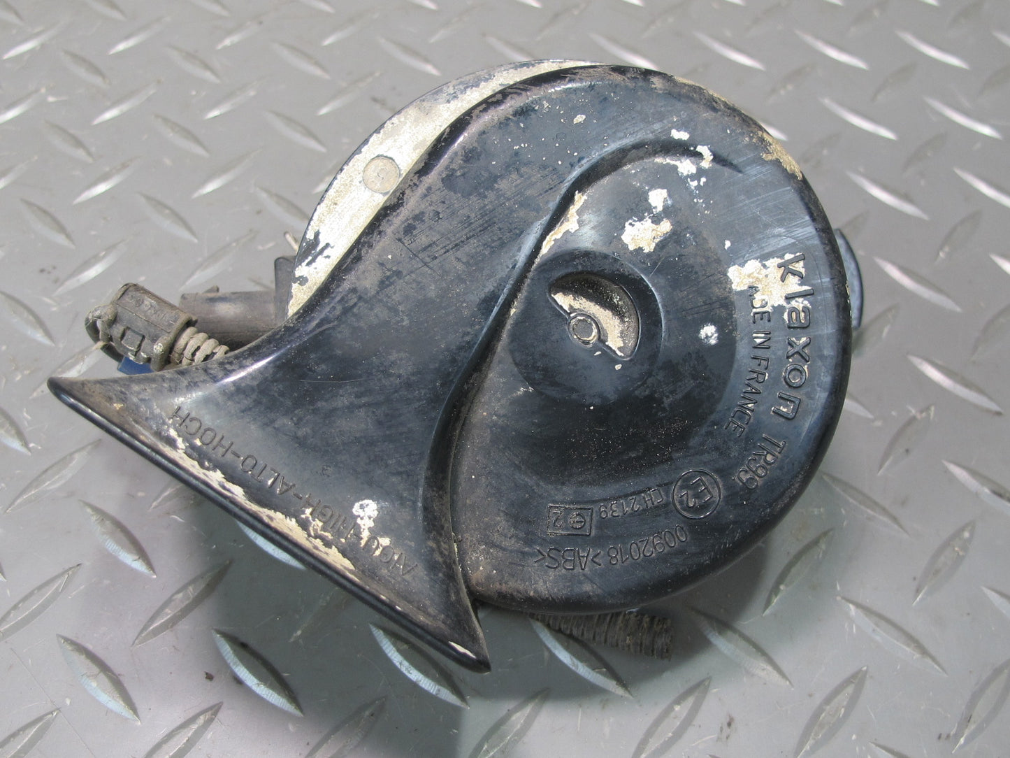 99-03 VW Eurovan T4 Set of 2 High & Low Tone Note Pitch Horn Signal OEM