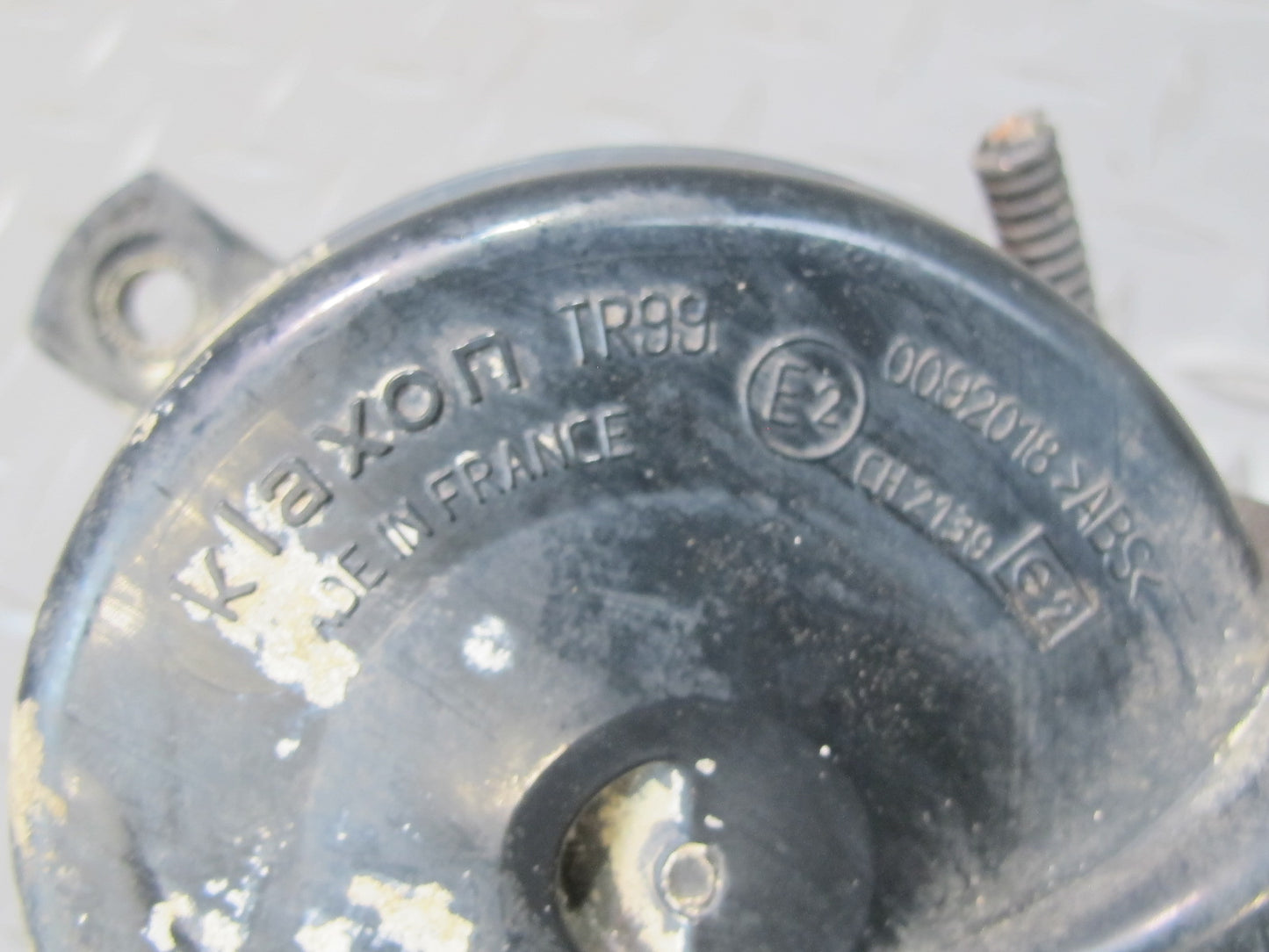 99-03 VW Eurovan T4 Set of 2 High & Low Tone Note Pitch Horn Signal OEM