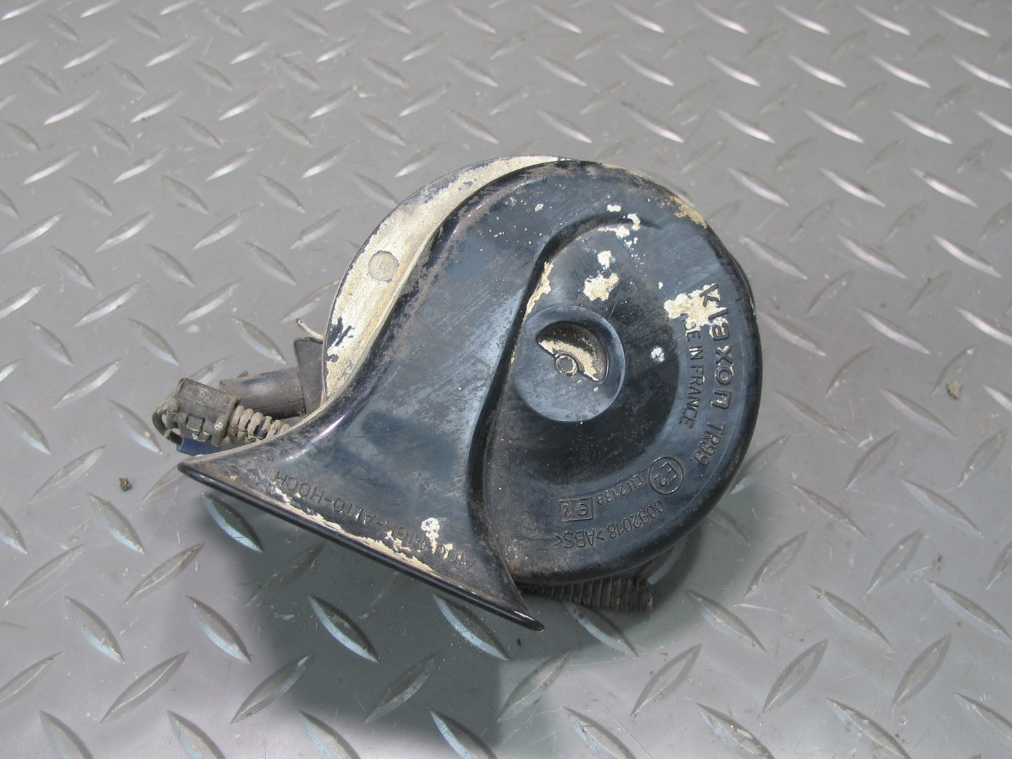 99-03 VW Eurovan T4 Set of 2 High & Low Tone Note Pitch Horn Signal OEM