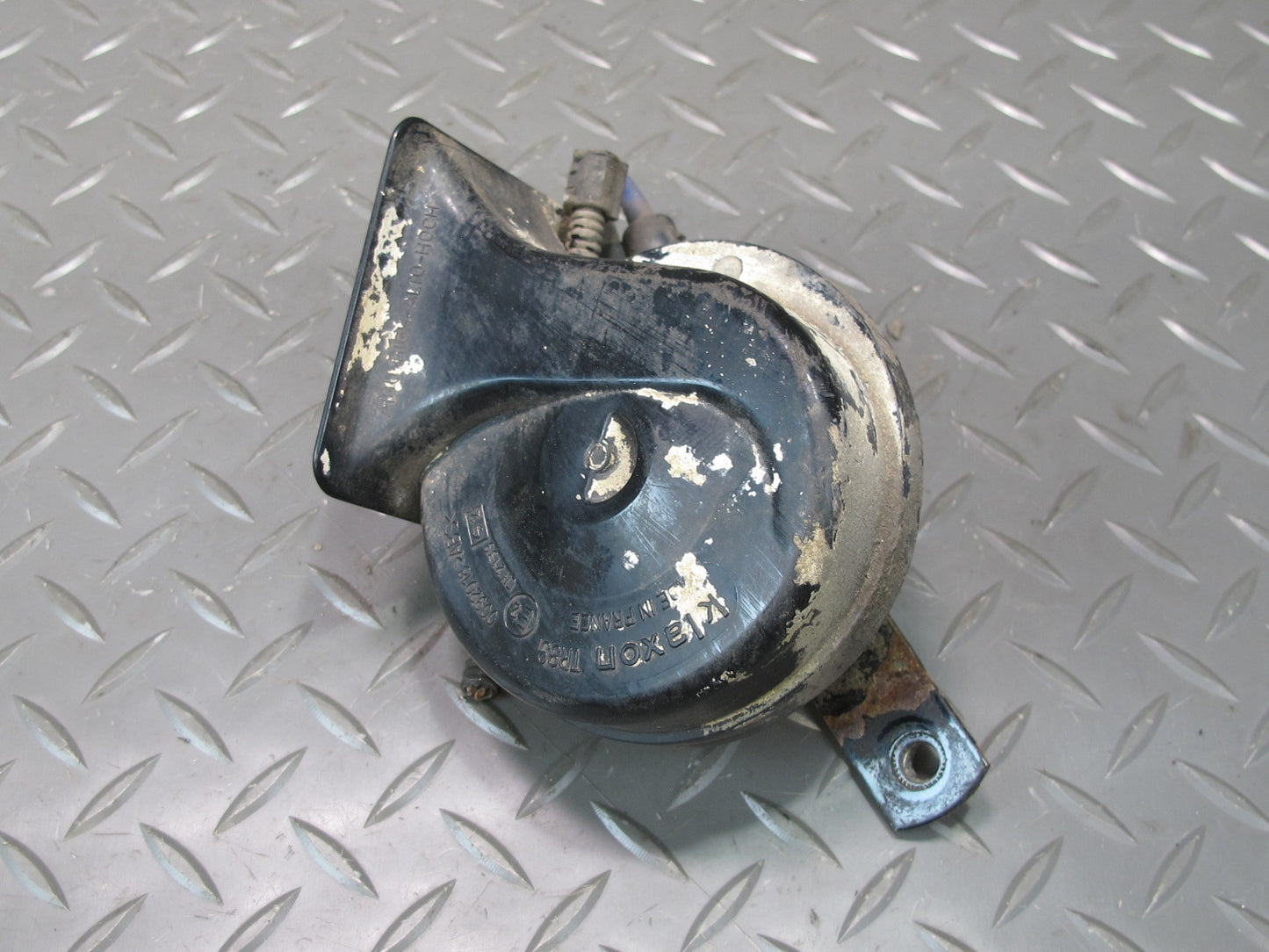 99-03 VW Eurovan T4 Set of 2 High & Low Tone Note Pitch Horn Signal OEM