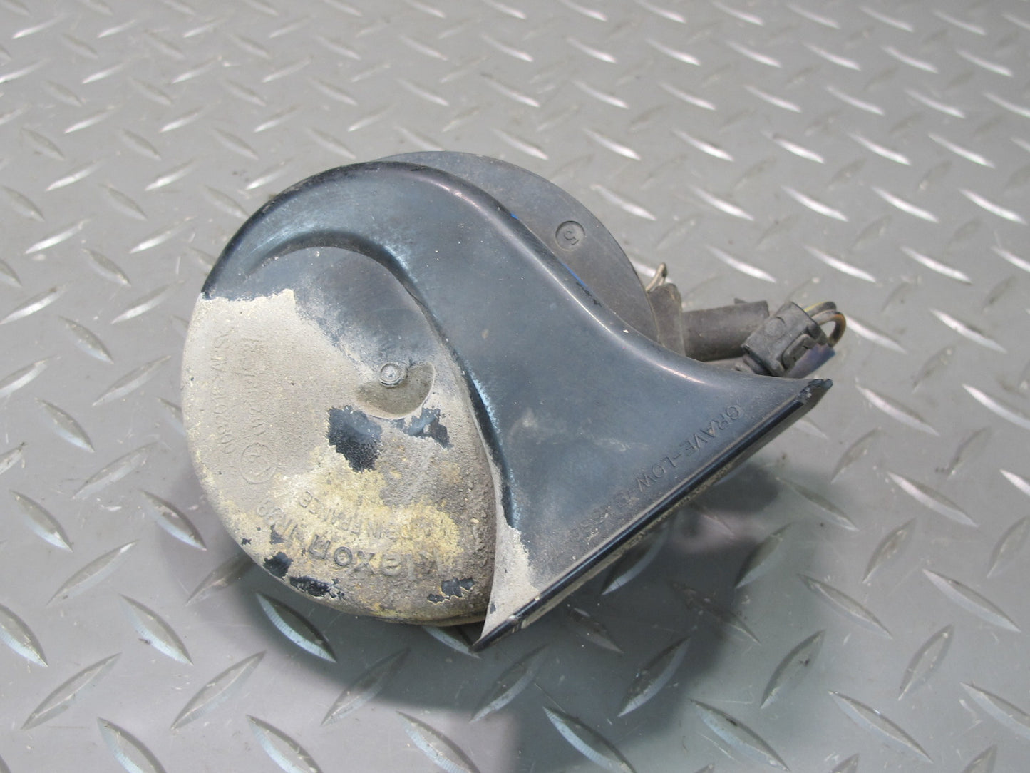 99-03 VW Eurovan T4 Set of 2 High & Low Tone Note Pitch Horn Signal OEM