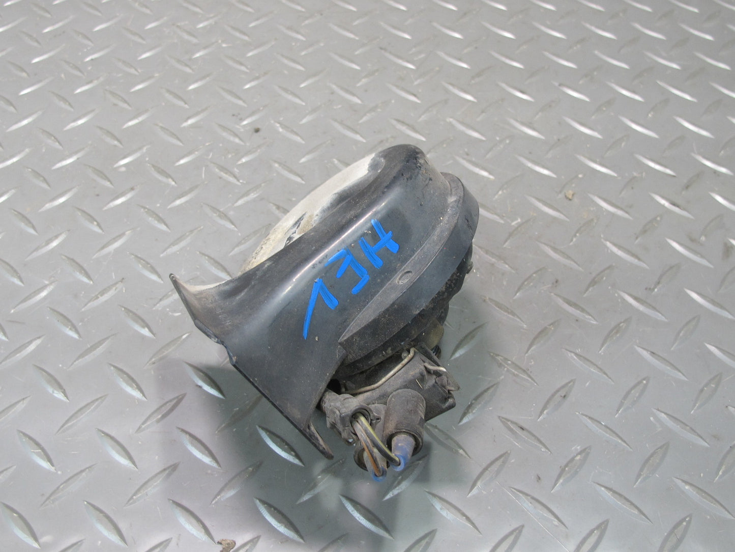 99-03 VW Eurovan T4 Set of 2 High & Low Tone Note Pitch Horn Signal OEM