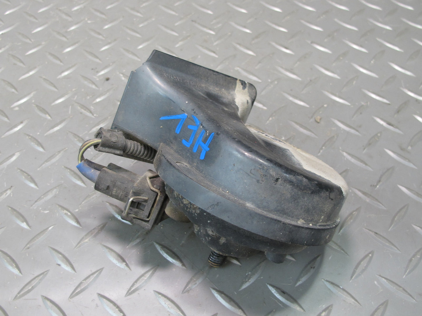 99-03 VW Eurovan T4 Set of 2 High & Low Tone Note Pitch Horn Signal OEM