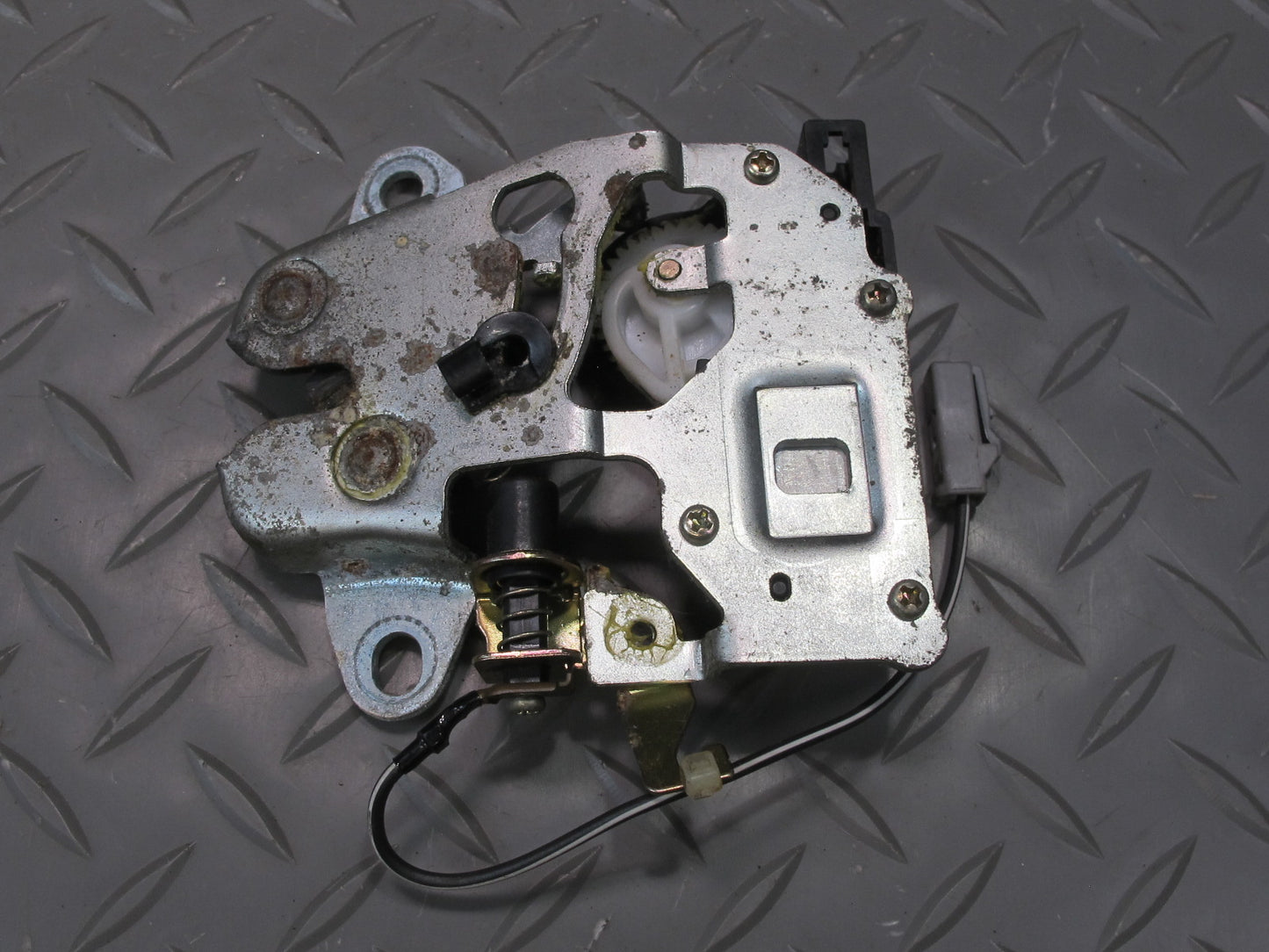 92-00 Lexus JZZ31L SC400 SC300 Rear Trunk Lid Lock Latch Actuator OEM