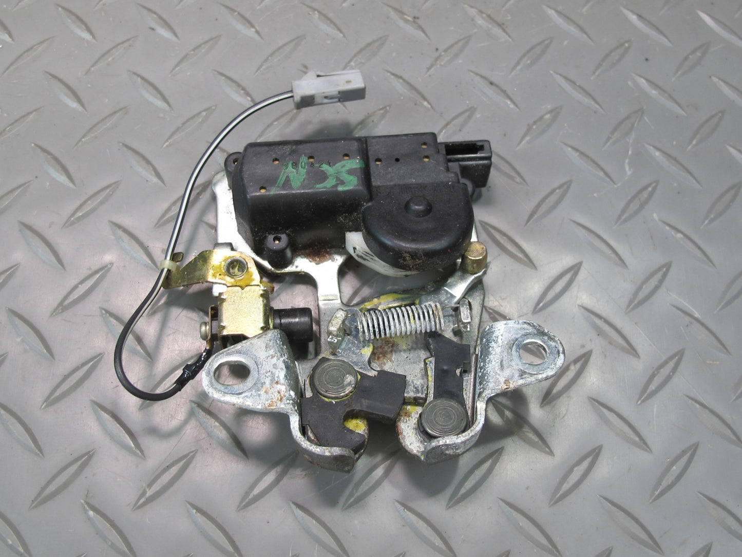 92-00 Lexus JZZ31L SC400 SC300 Rear Trunk Lid Lock Latch Actuator OEM