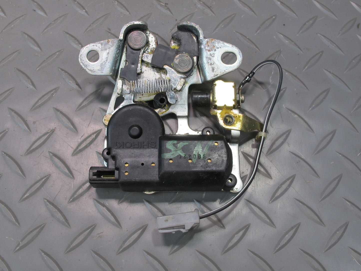 92-00 Lexus JZZ31L SC400 SC300 Rear Trunk Lid Lock Latch Actuator OEM