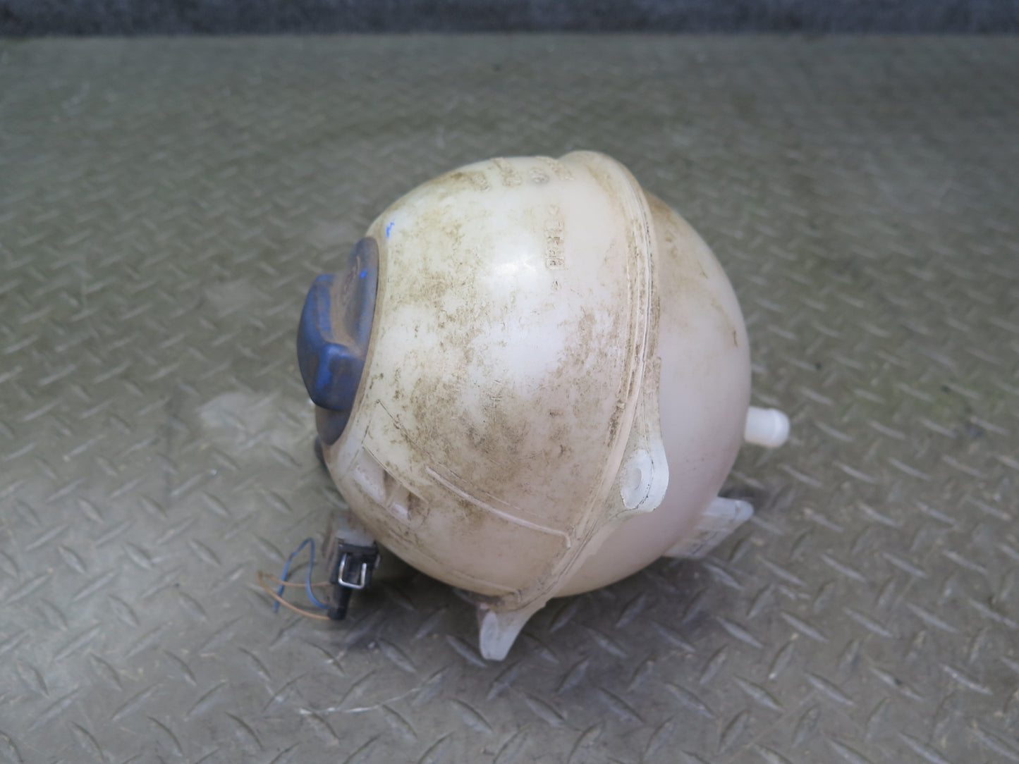 01-03 VW Eurovan T4 2.8L Engine Coolant Expansion Overflow Reservoir Tank OEM