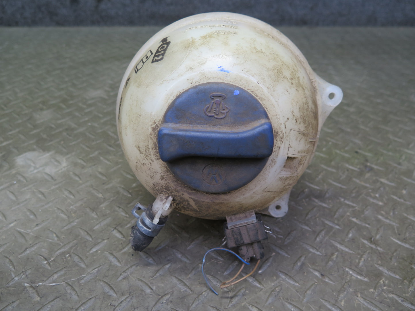 01-03 VW Eurovan T4 2.8L Engine Coolant Expansion Overflow Reservoir Tank OEM