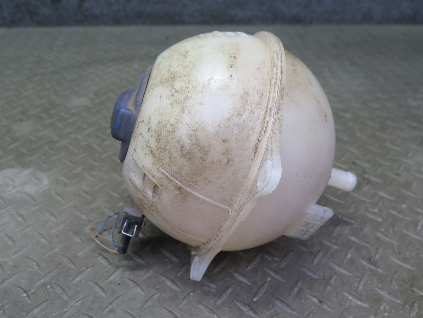 01-03 VW Eurovan T4 2.8L Engine Coolant Expansion Overflow Reservoir Tank OEM