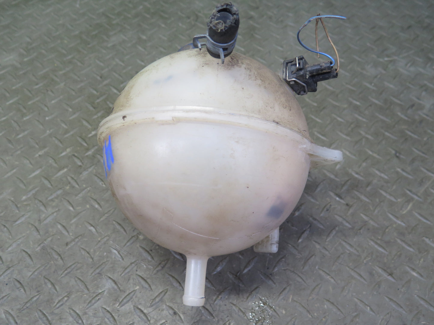 01-03 VW Eurovan T4 2.8L Engine Coolant Expansion Overflow Reservoir Tank OEM