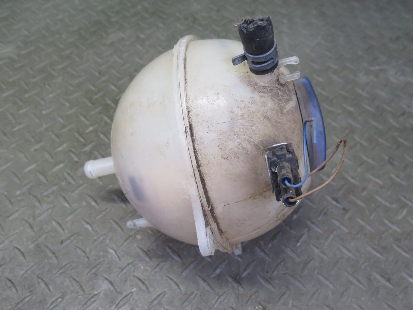 01-03 VW Eurovan T4 2.8L Engine Coolant Expansion Overflow Reservoir Tank OEM