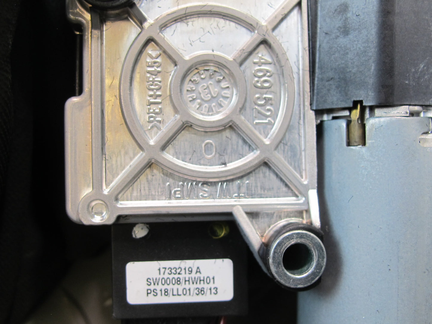 2011-2018 Porsche Cayenne 958 Front Panoramic Sunroof Drive Motor