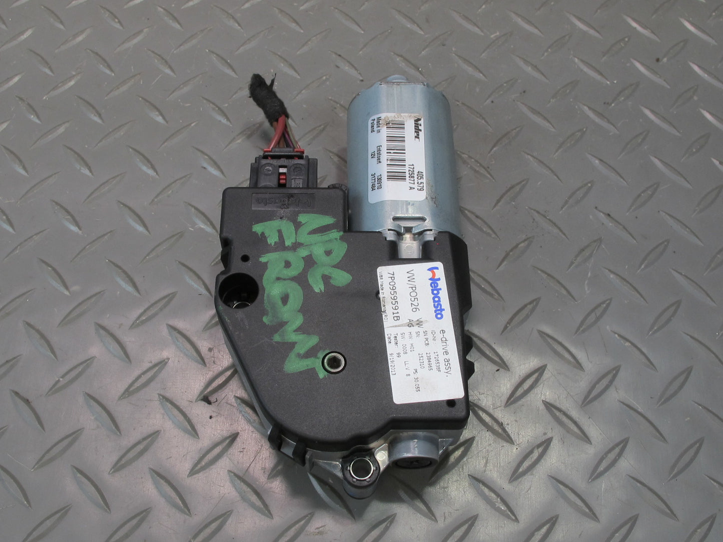 2011-2018 Porsche Cayenne 958 Front Panoramic Sunroof Drive Motor