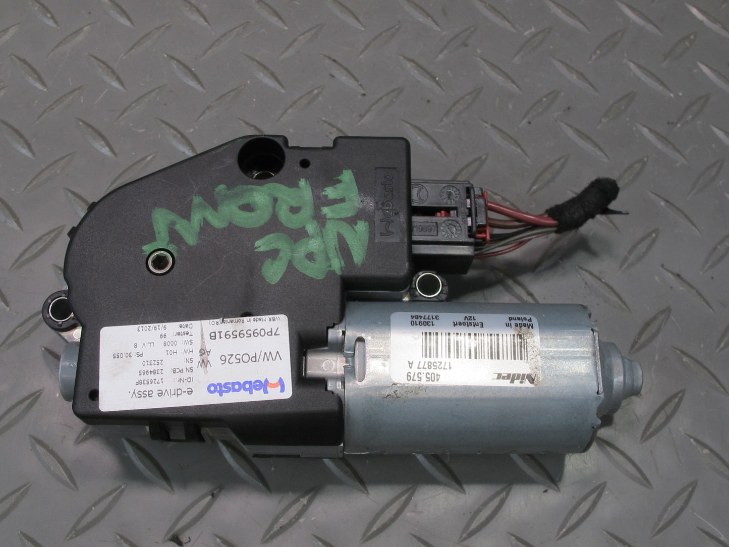 2011-2018 Porsche Cayenne 958 Front Panoramic Sunroof Drive Motor