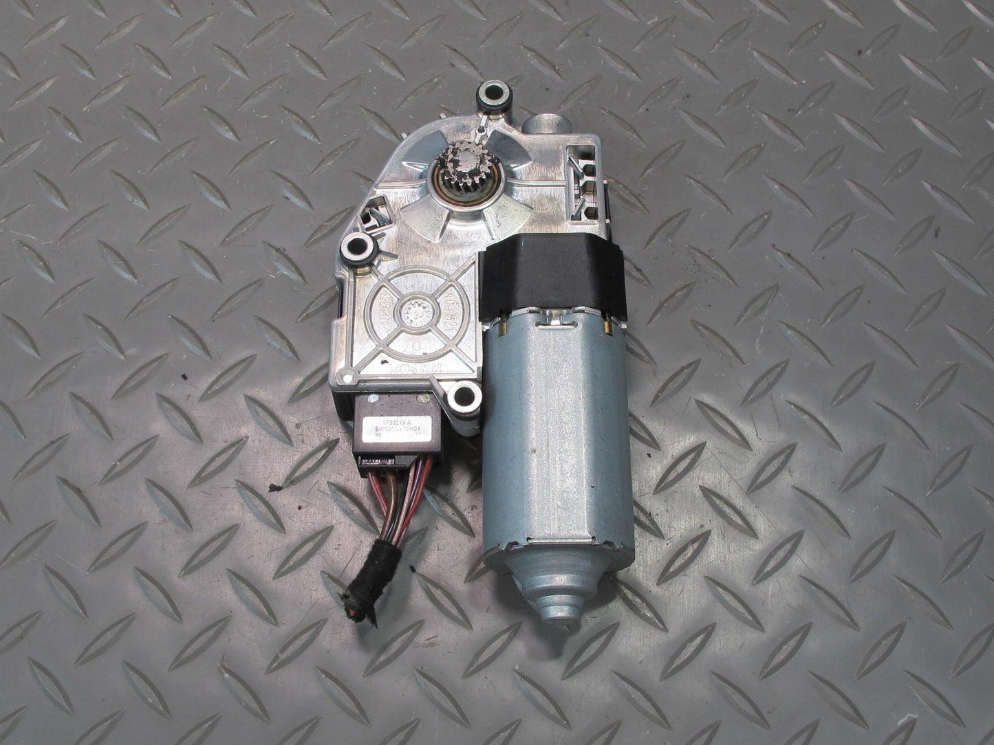 2011-2018 Porsche Cayenne 958 Front Panoramic Sunroof Drive Motor