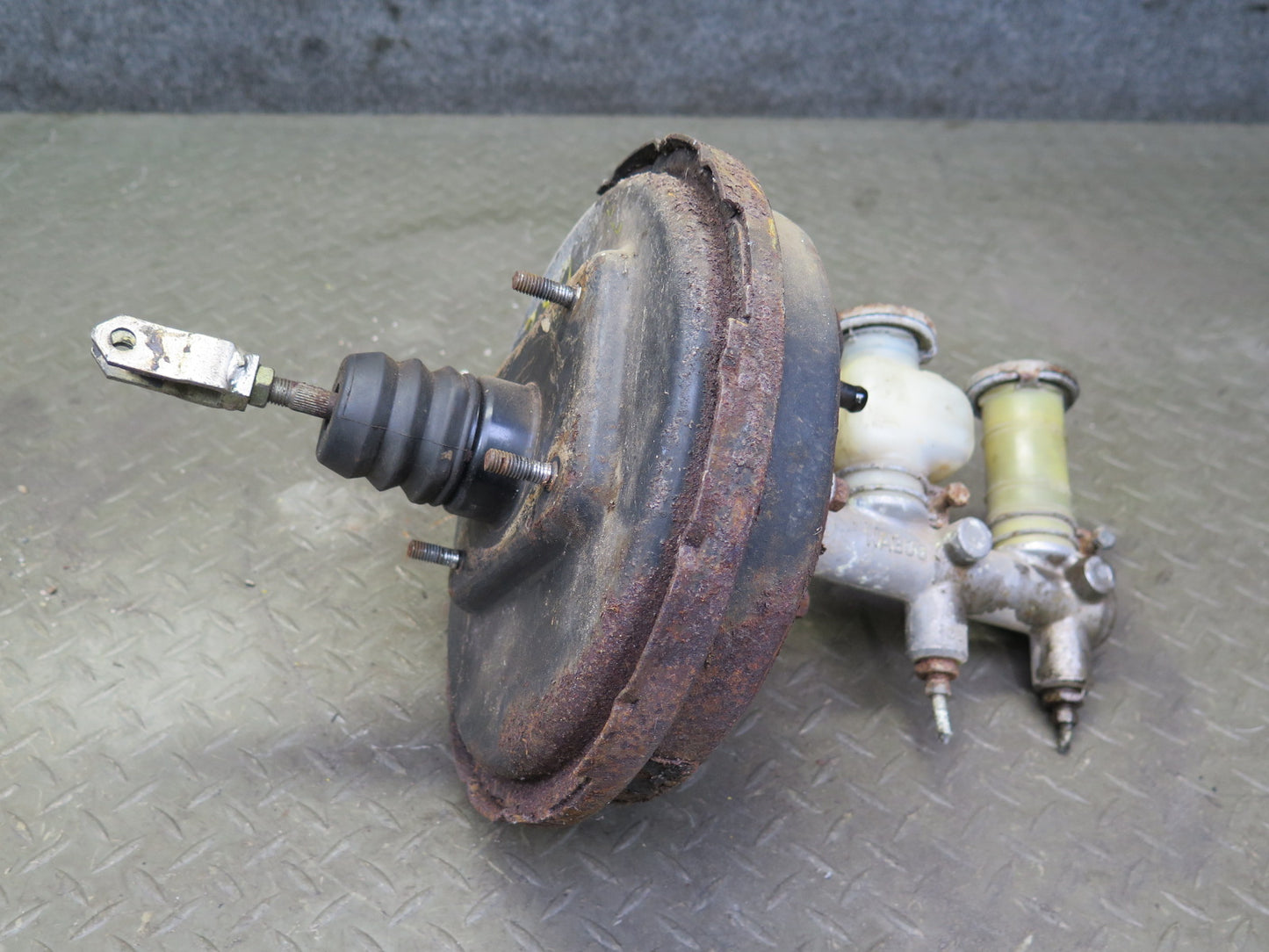 76-78 Datsun S30 280Z 2+2 Brake Master Cylinder Booster Fluid Reservoir Tank OEM