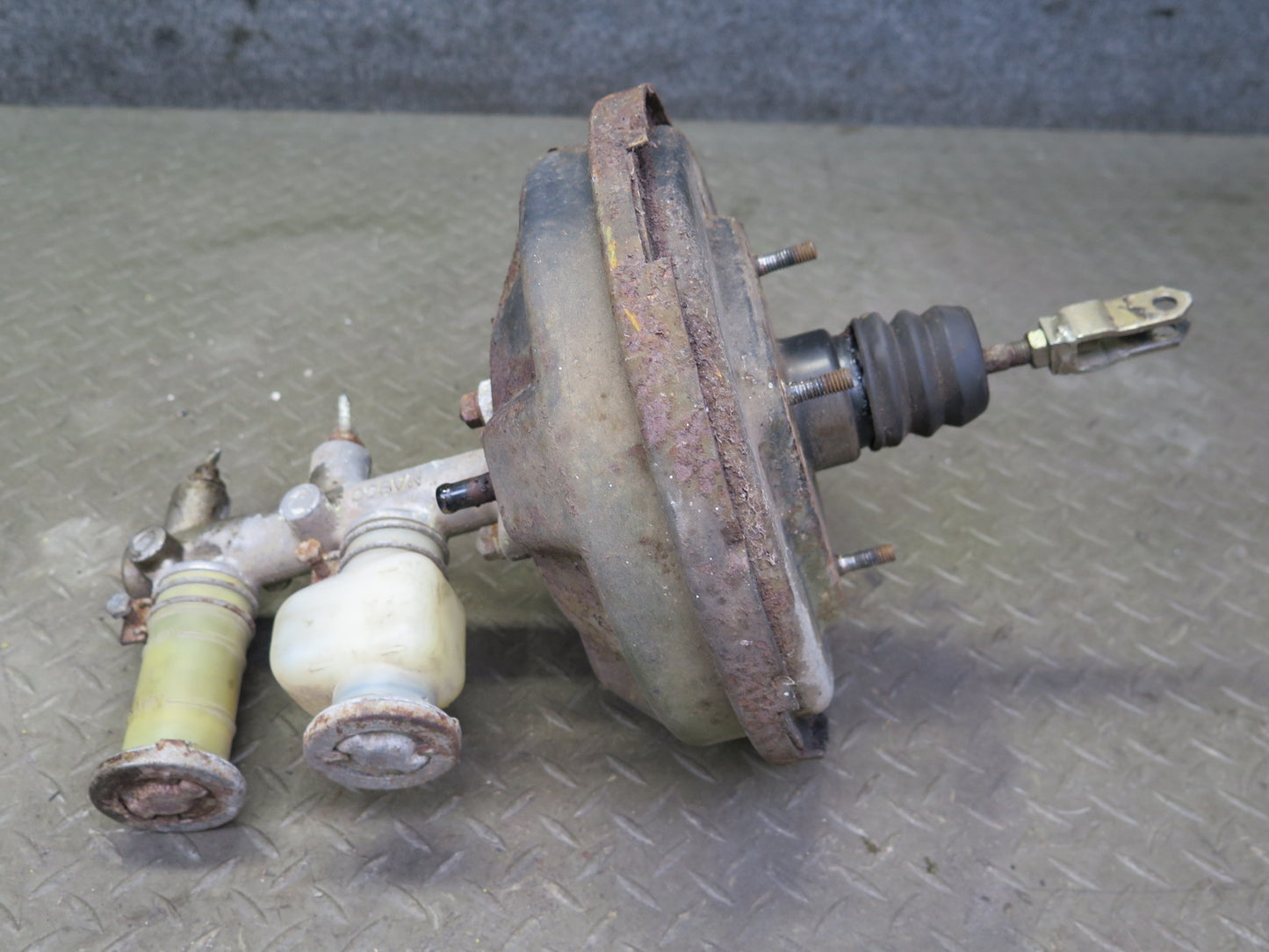 76-78 Datsun S30 280Z 2+2 Brake Master Cylinder Booster Fluid Reservoir Tank OEM