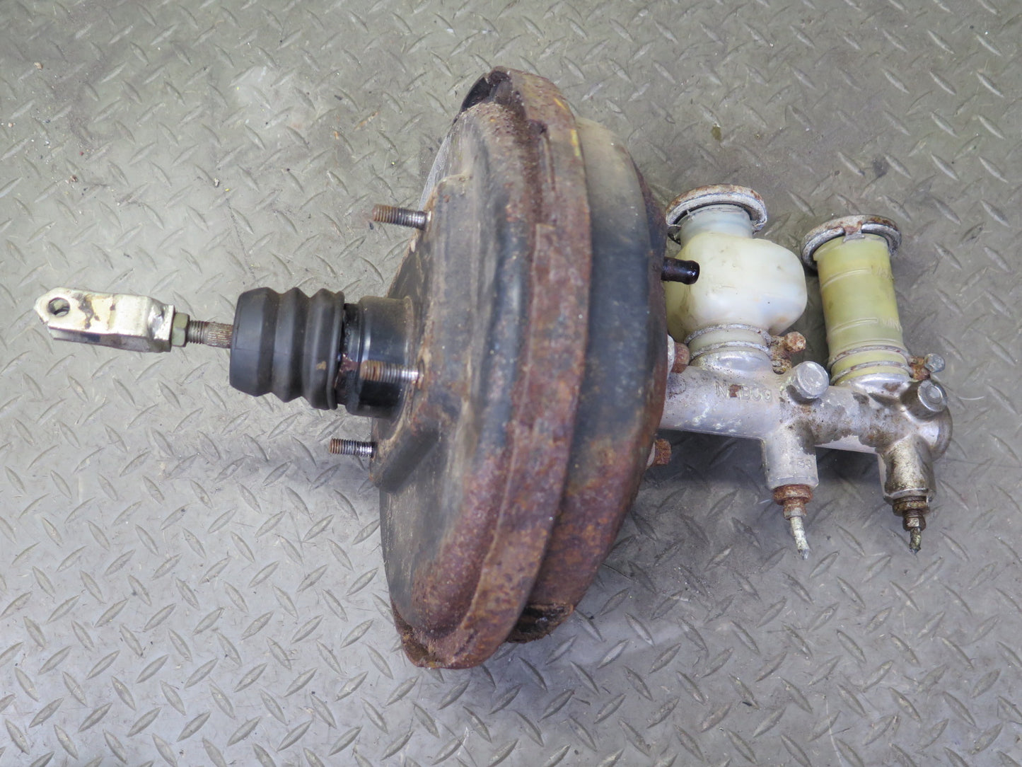 76-78 Datsun S30 280Z 2+2 Brake Master Cylinder Booster Fluid Reservoir Tank OEM