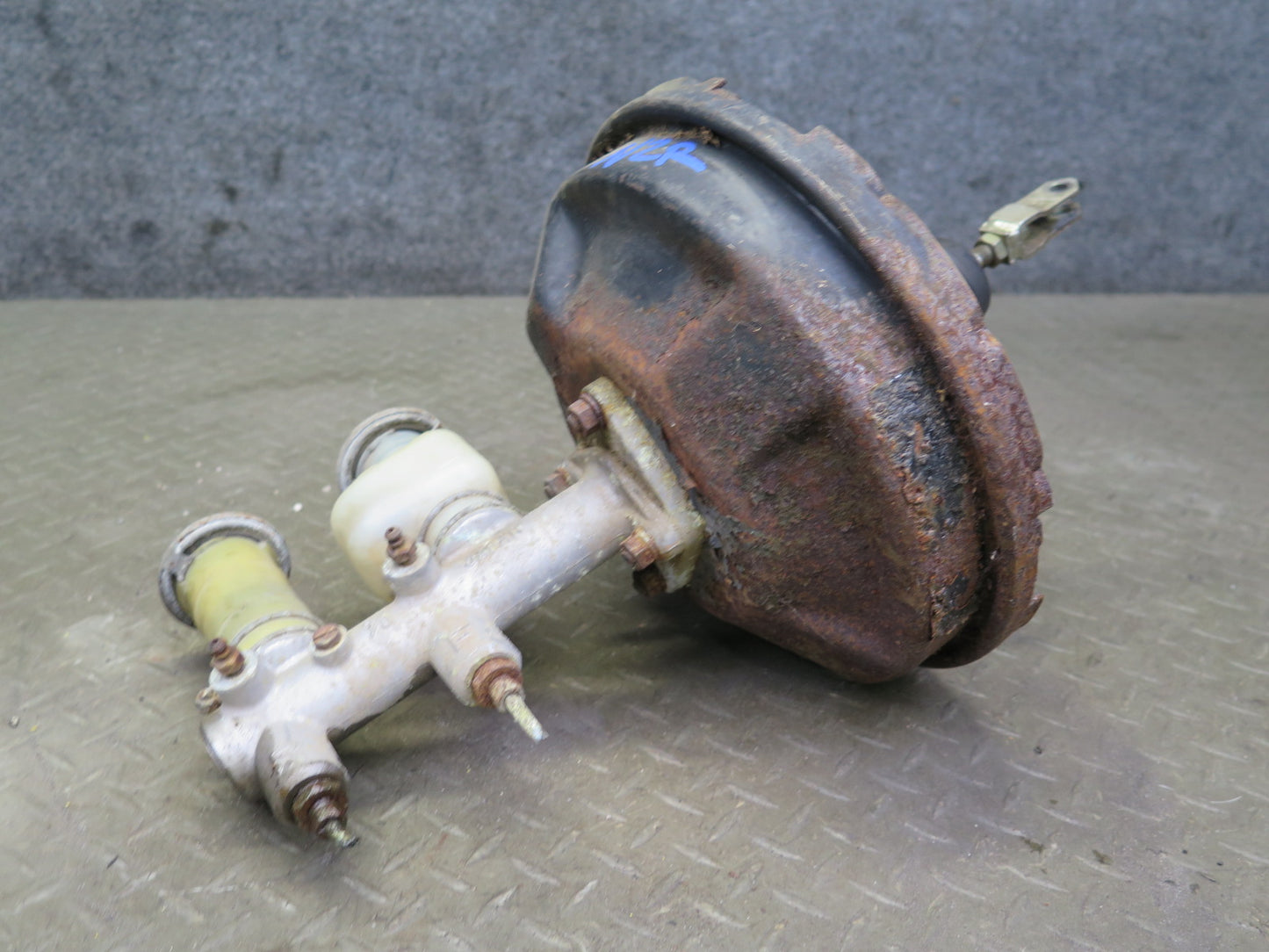 76-78 Datsun S30 280Z 2+2 Brake Master Cylinder Booster Fluid Reservoir Tank OEM