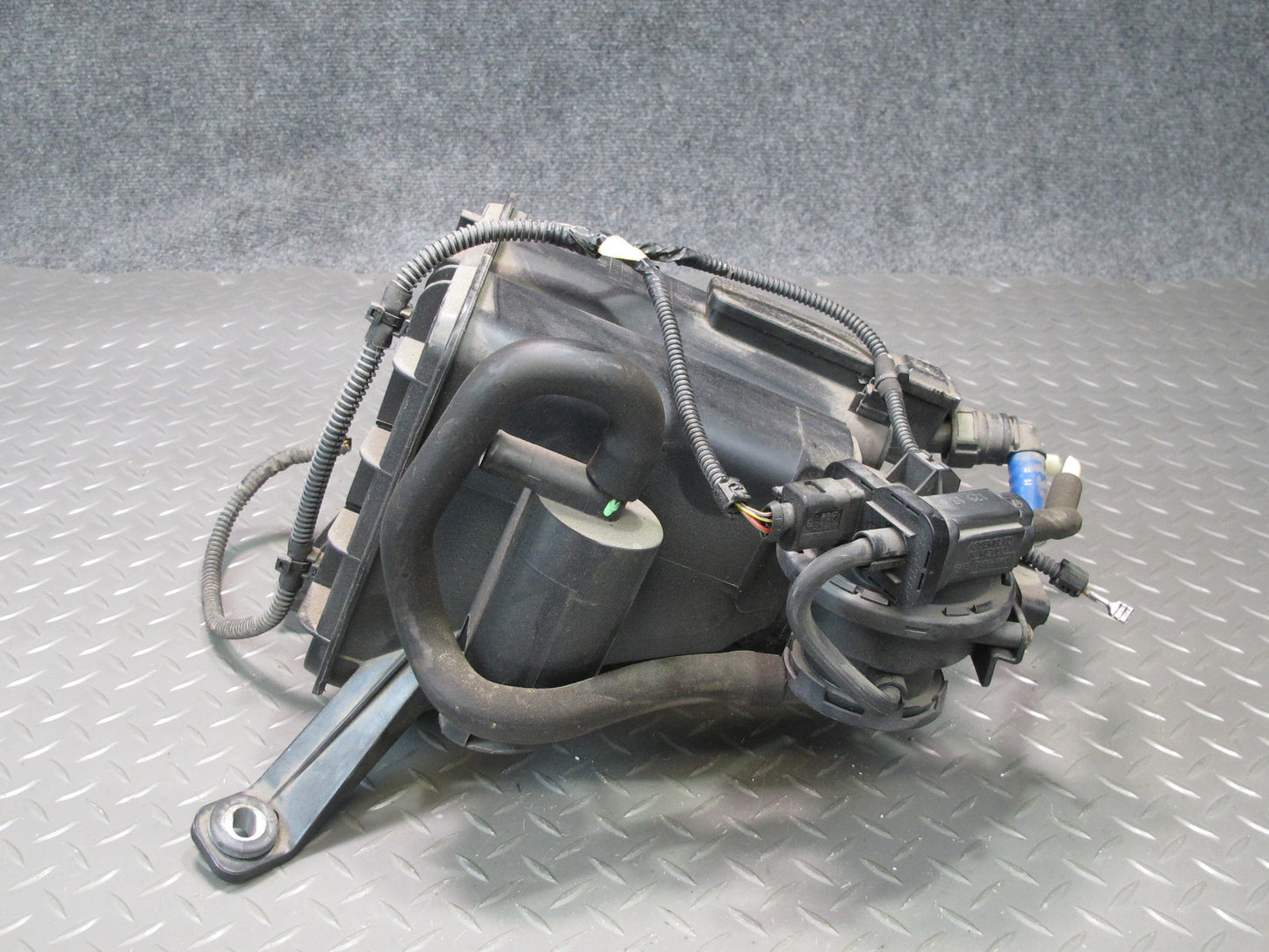 2011-2018 Porsche Cayenne 958 Fuel Vapor Evaporator Charcoal Emission Canister