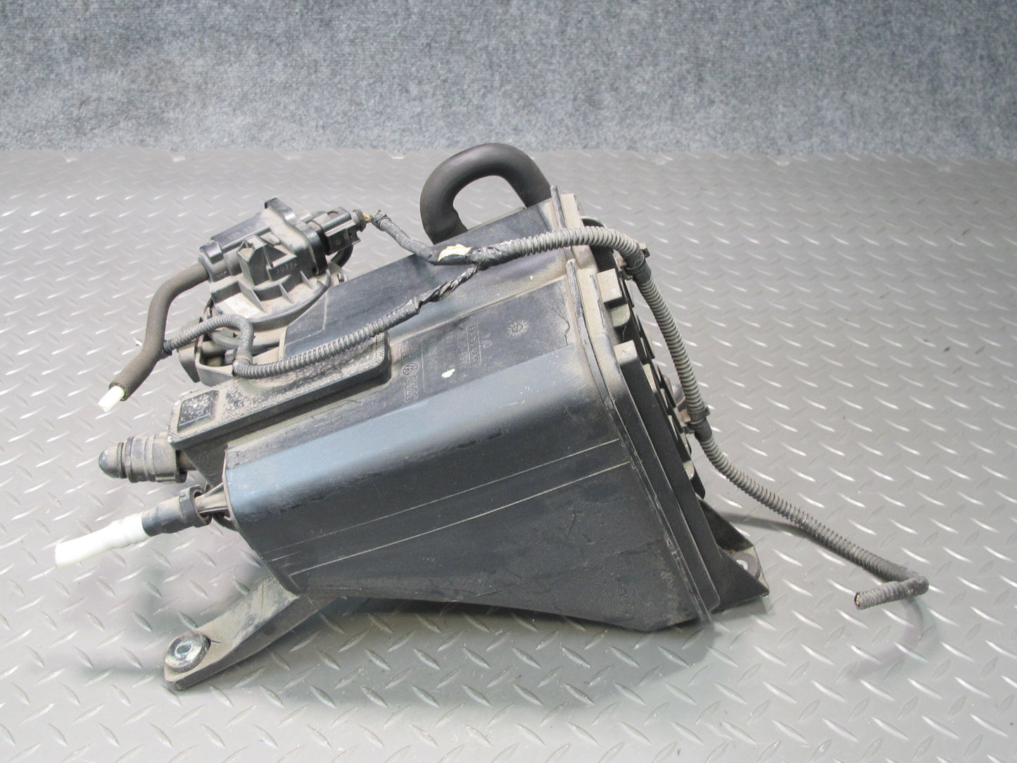 2011-2018 Porsche Cayenne 958 Fuel Vapor Evaporator Charcoal Emission Canister