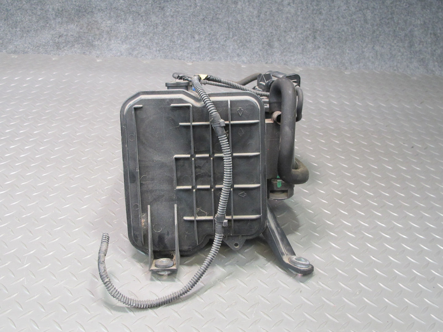 2011-2018 Porsche Cayenne 958 Fuel Vapor Evaporator Charcoal Emission Canister