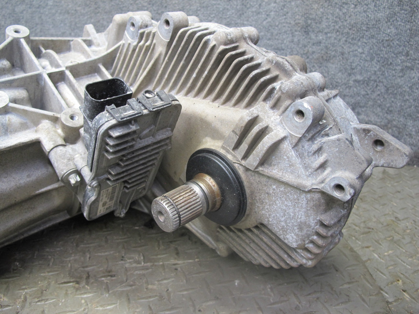 2011-2014 Porsche Cayenne S 958 4.8L AWD Transmission Transfer Case Box w Motor