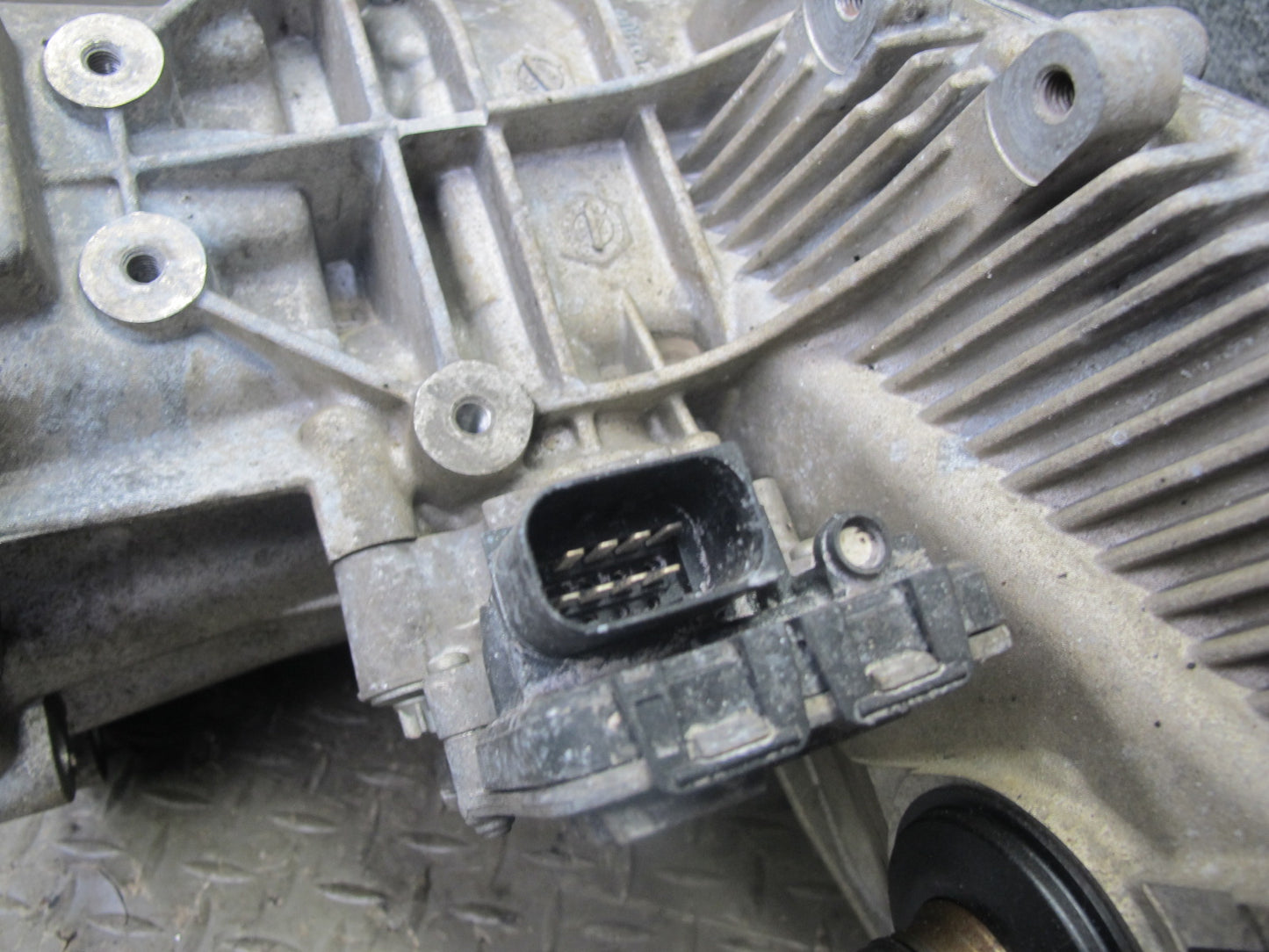 2011-2014 Porsche Cayenne S 958 4.8L AWD Transmission Transfer Case Box w Motor