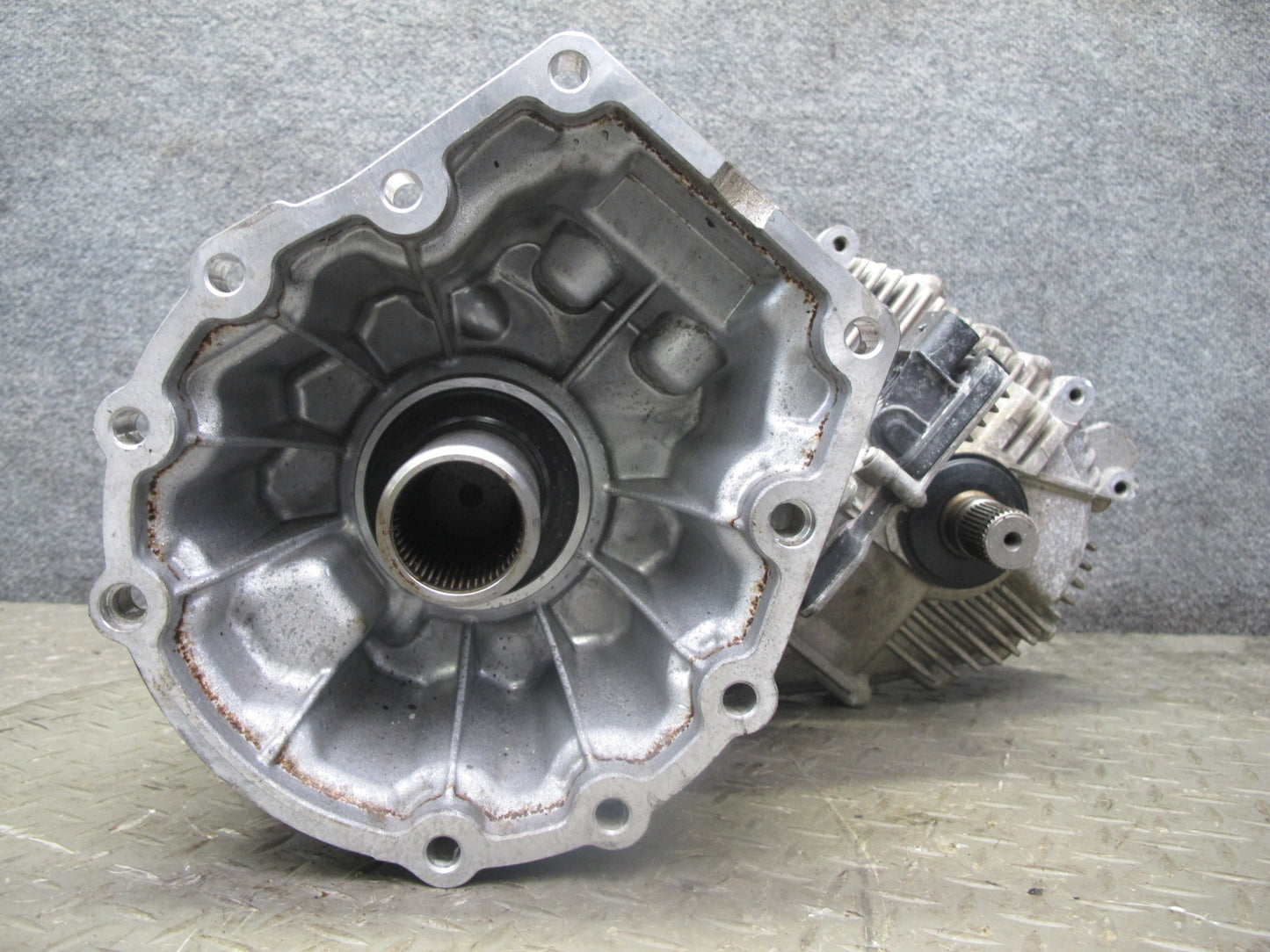 2011-2014 Porsche Cayenne S 958 4.8L AWD Transmission Transfer Case Box w Motor