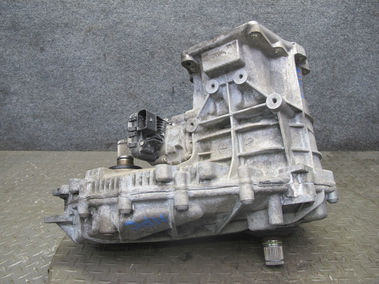 2011-2014 Porsche Cayenne S 958 4.8L AWD Transmission Transfer Case Box w Motor