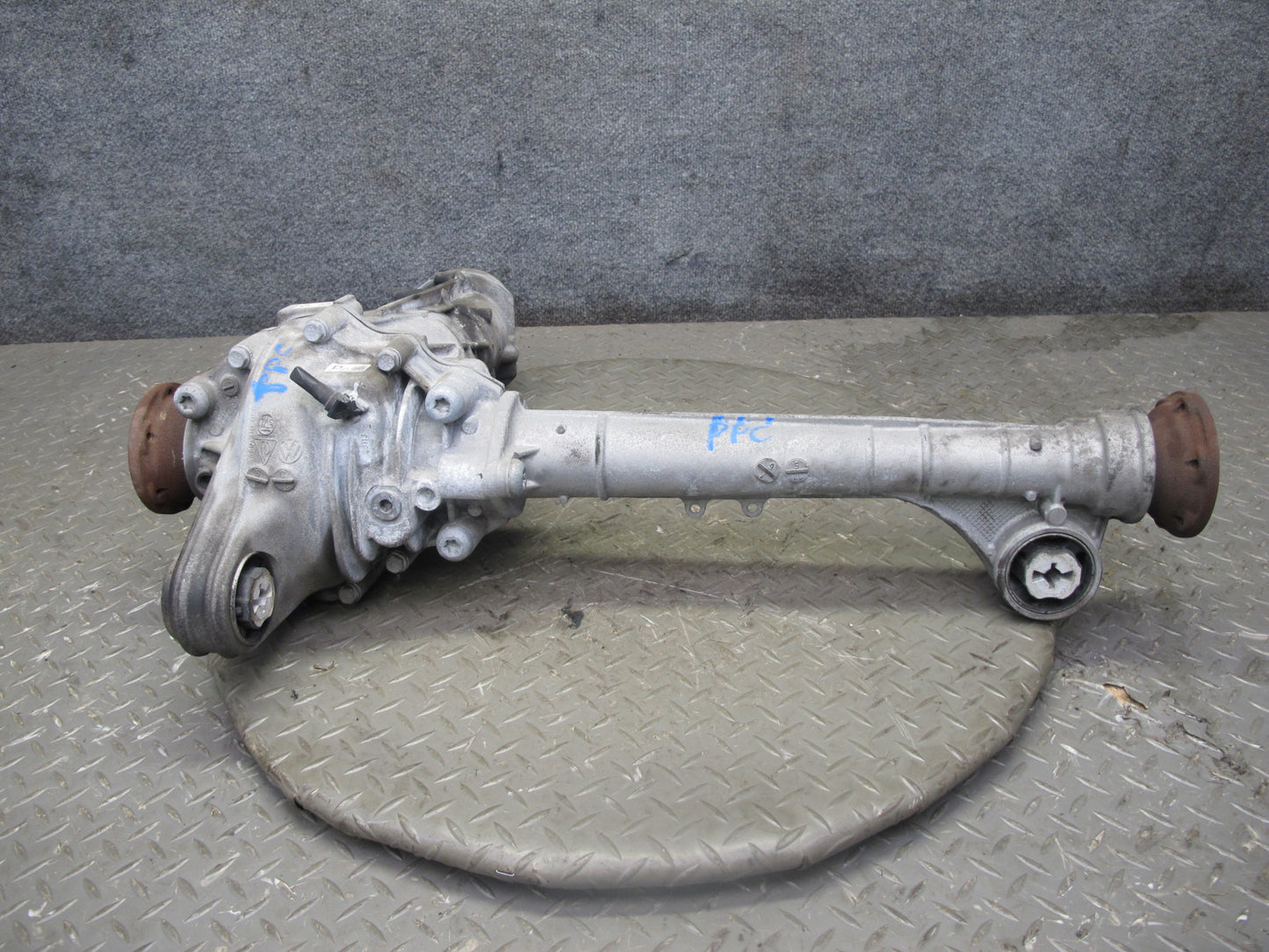 2011-2014 Porsche Cayenne 958 4.8L Turbo Front Axle Differential Carrier 2.92