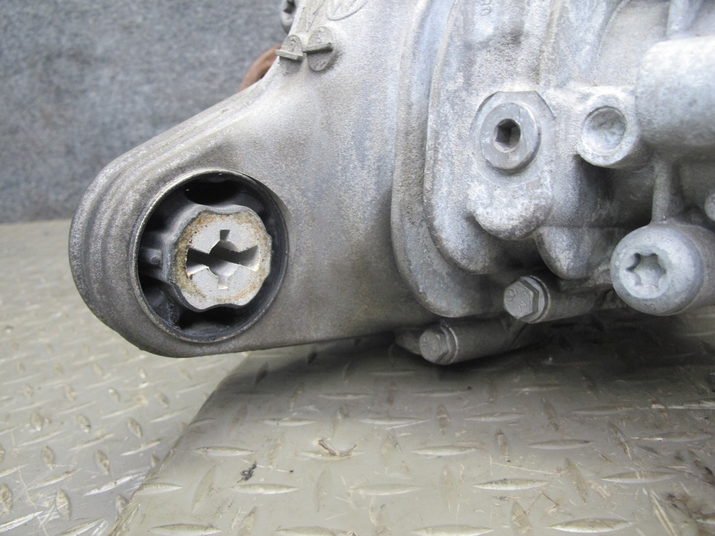 2011-2014 Porsche Cayenne 958 4.8L Turbo Front Axle Differential Carrier 2.92