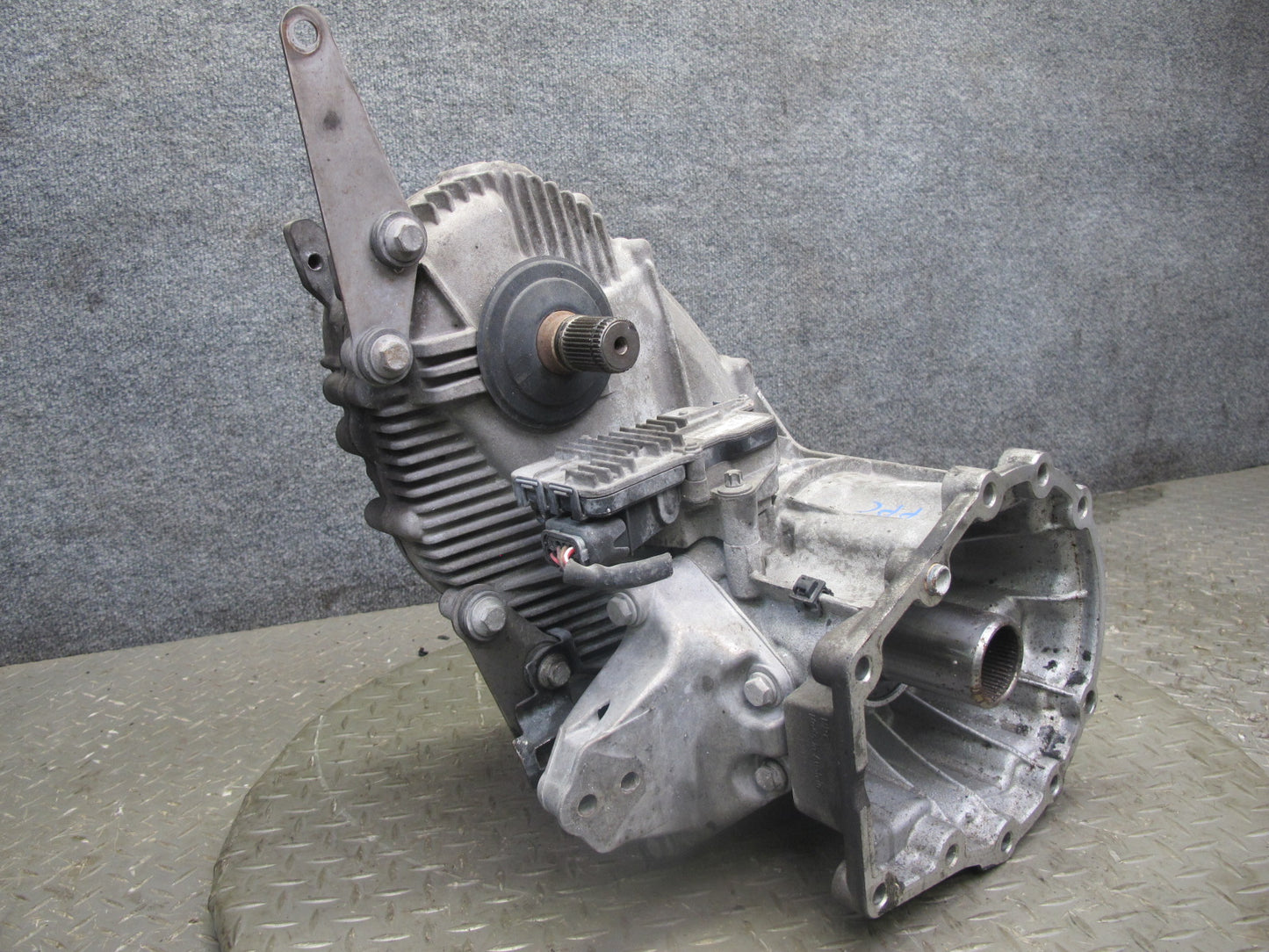 11-14 Porsche Cayenne 958 4.8L Turbo AWD Transmission Transfer Case Box W/ Motor